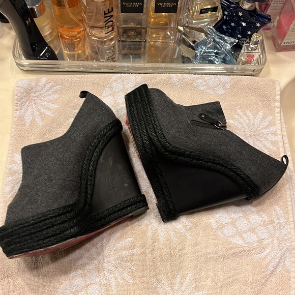 Beautiful 😍 barely worn Christian Louboutin Espadrilles - Picture 3 of 6